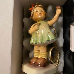 Hummel Porcelein Club Figurine #14 Forever Yours